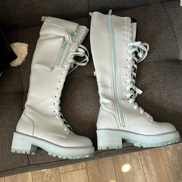 Boots - Picture 5 of 6